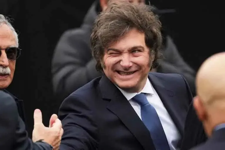 Imagen de la noticia: Milei confirmó que vetará el aumento a los jubilados y advirtió que irá a la Justicia si el Congreso no lo apoya